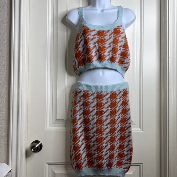 Sale! 🔥🔥🔥 NEW! Chic Boutique Rose 3 Piece Sweater Set Size Large - Picture 1 of 4